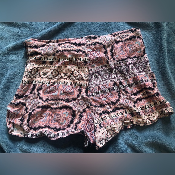 Boho patterned shorts - Picture 2 of 3